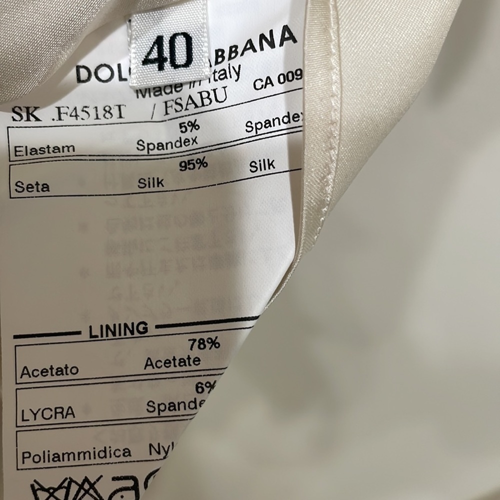 ⭐️Dolce & Gabbana Rose Floral Print Cream Silk Lined Skirt—GORGEOUS! Like New!! - Picture 9 of 9